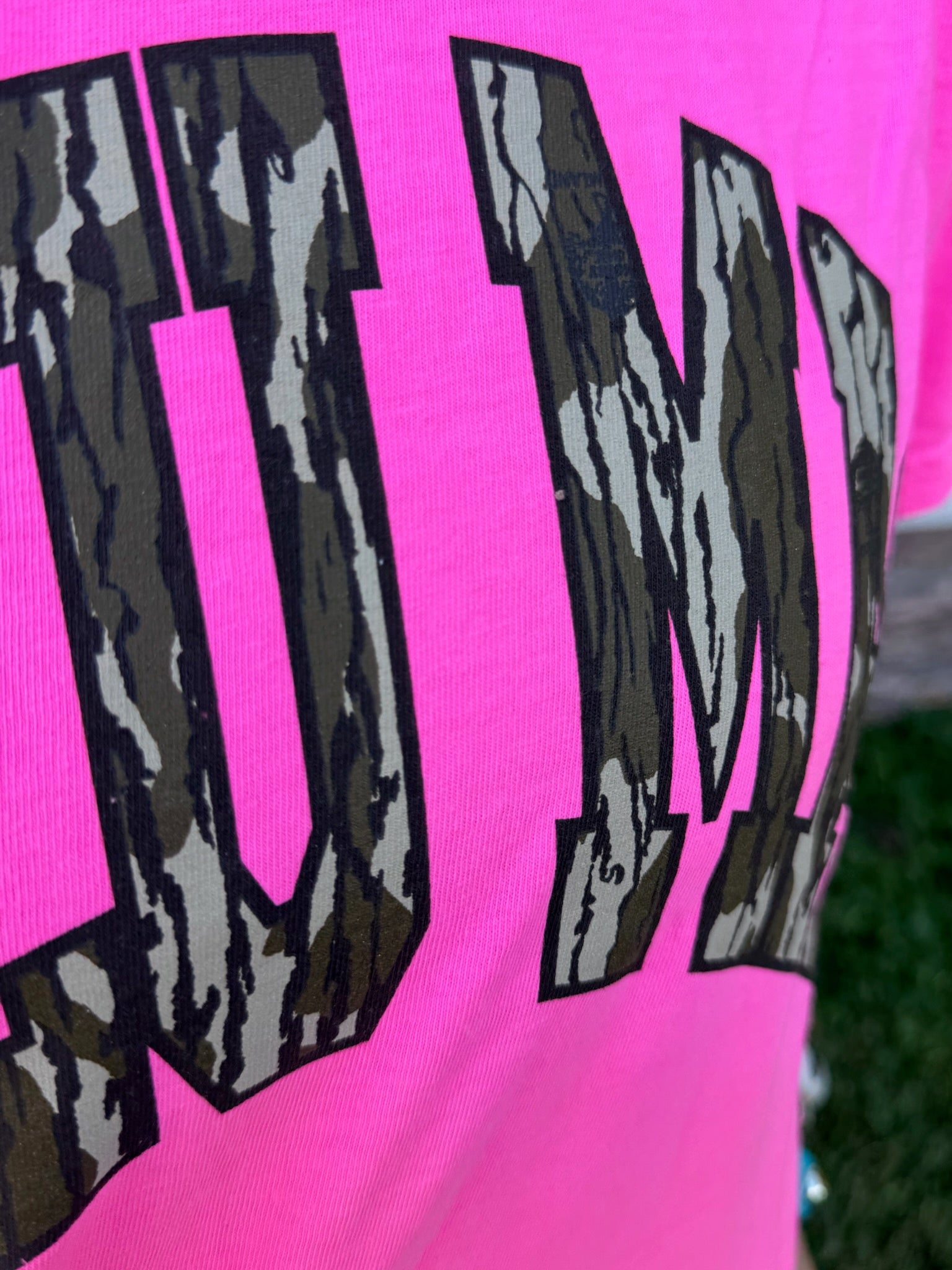 LULU MAC MOSSY OAK HOT PINK TEE