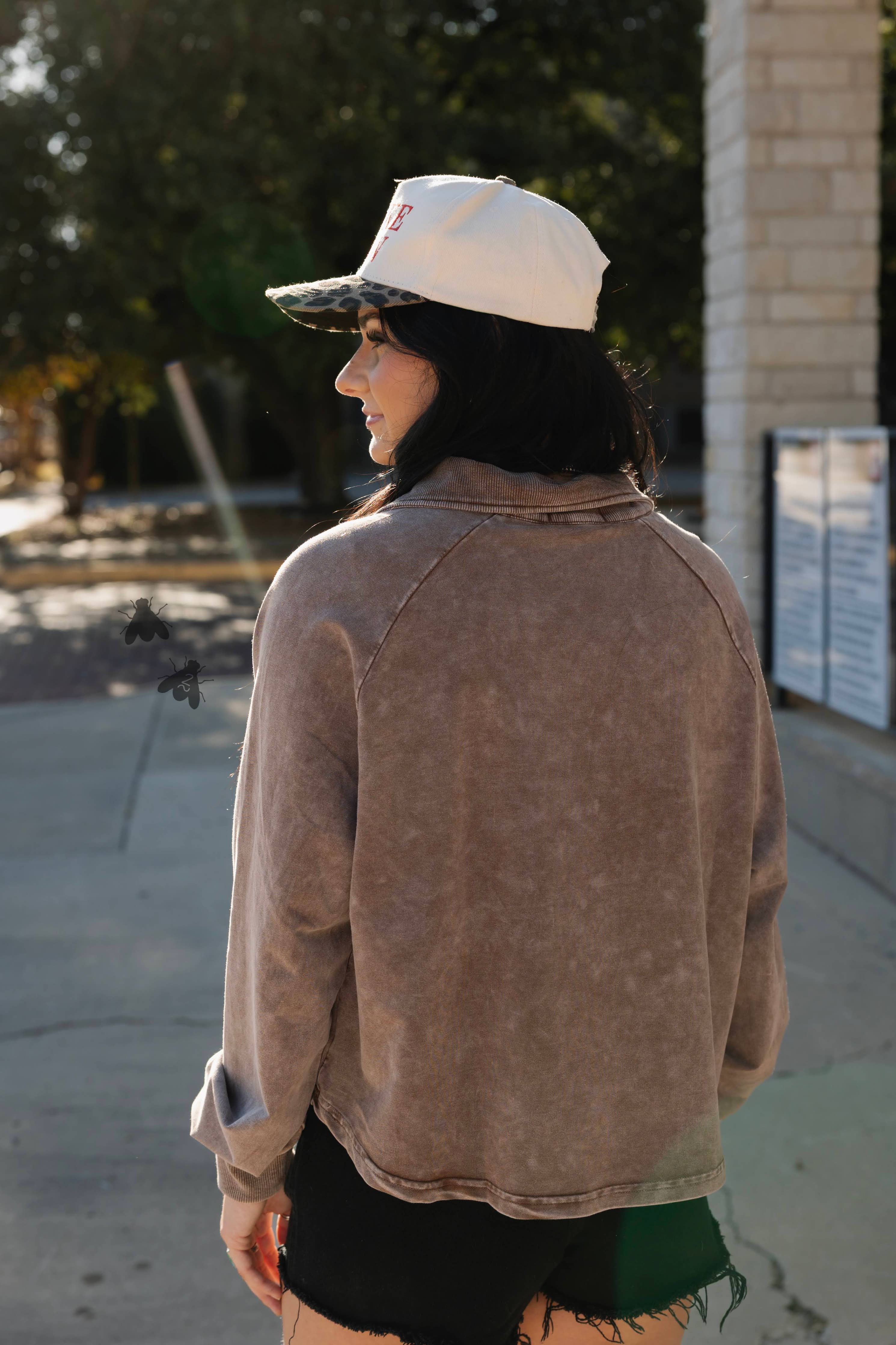 Horseshoe Honey Pullover