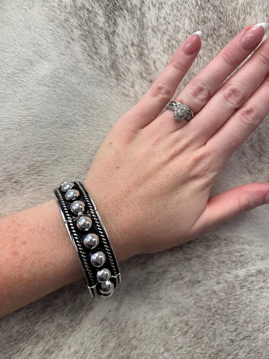 Big Faux Pearl Bracelet