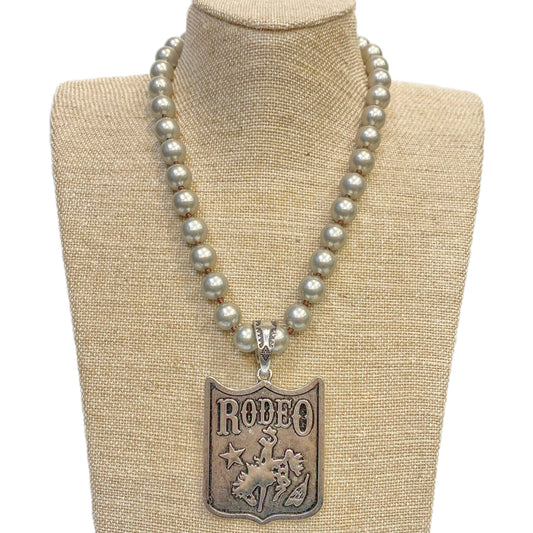 Rodeo Pendant Pearl Necklace