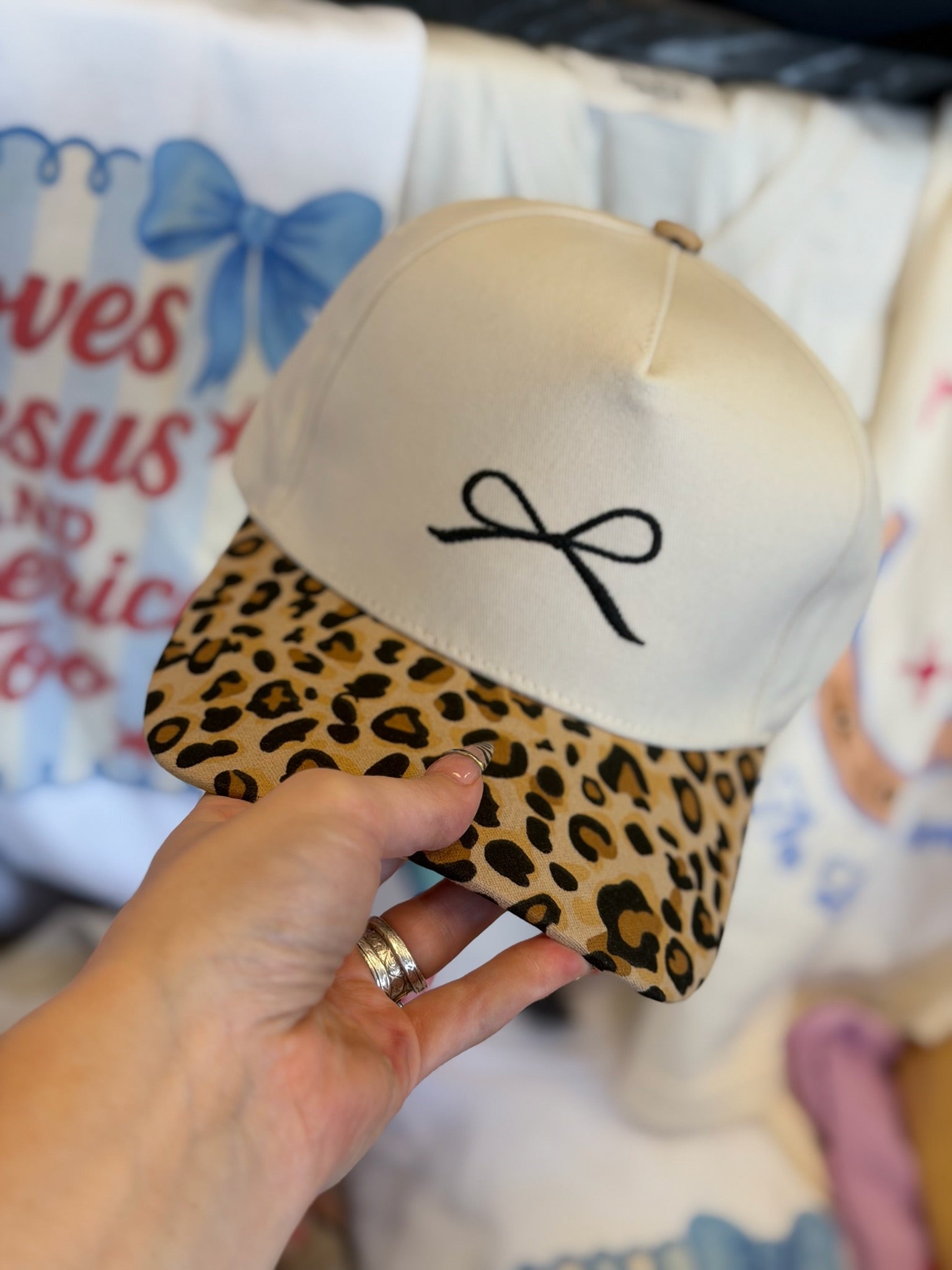 BOW TRUCKER HAT- LEOPARD