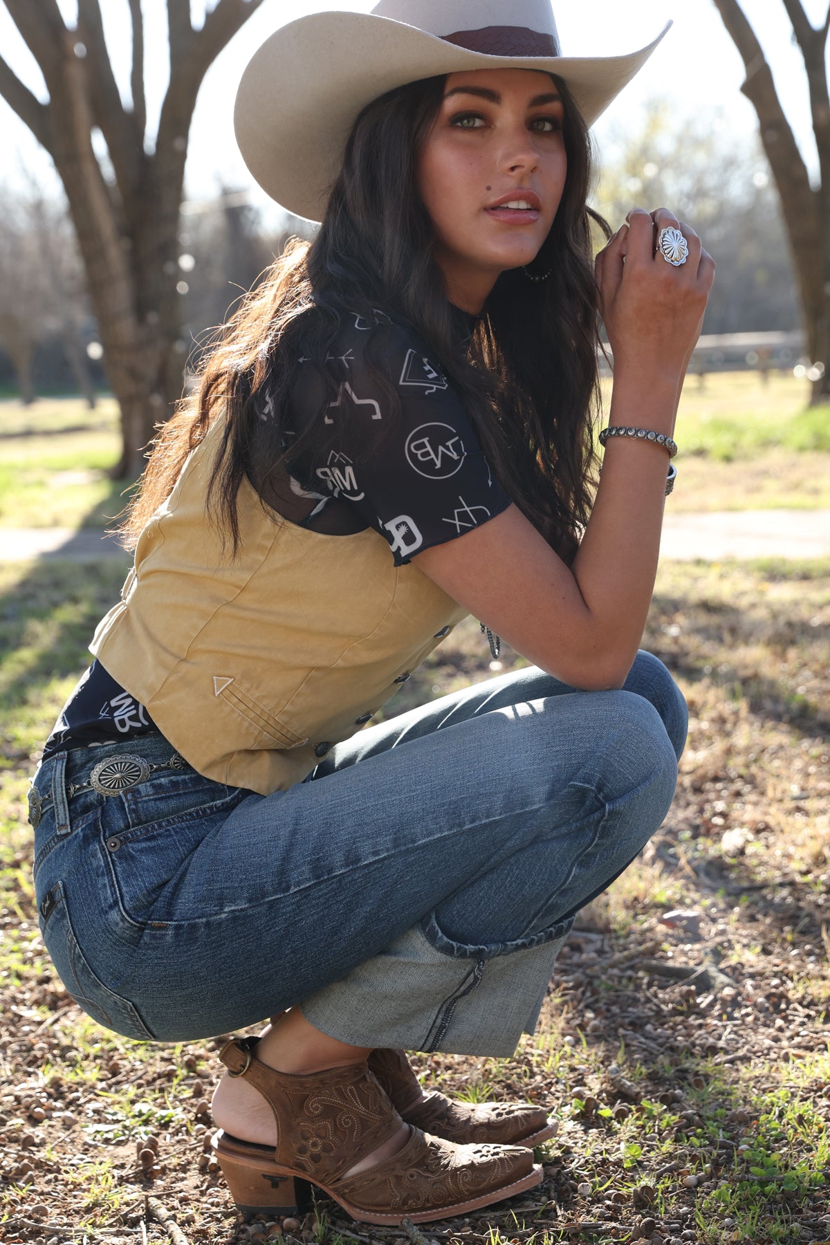 Cinch Ladies Gold Sleeveless Vest