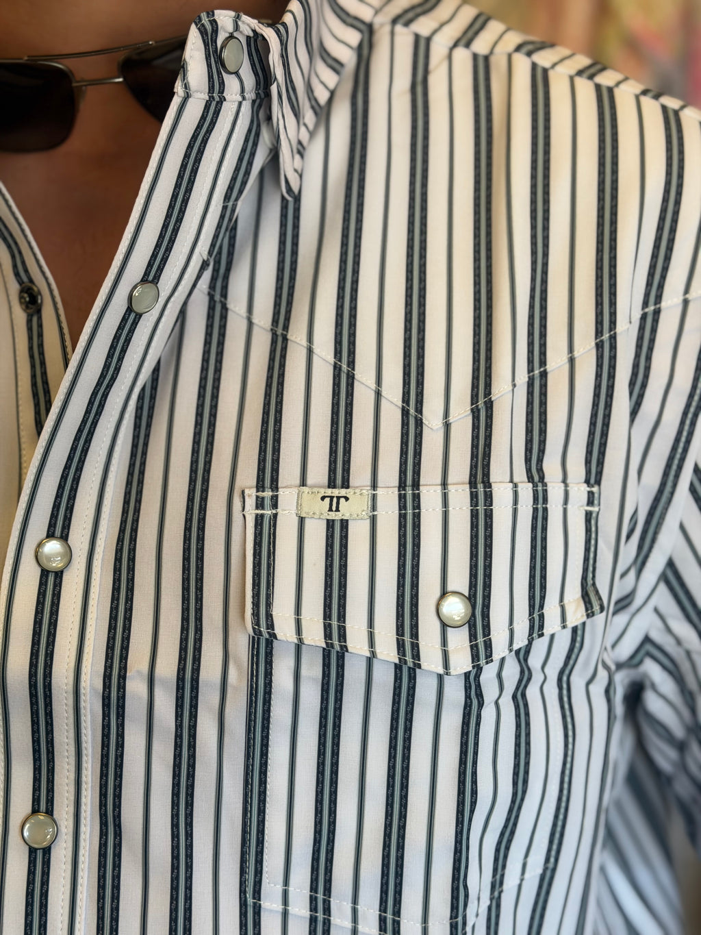 The Jack Short Sleeve Pearl Snap Shirt in Black