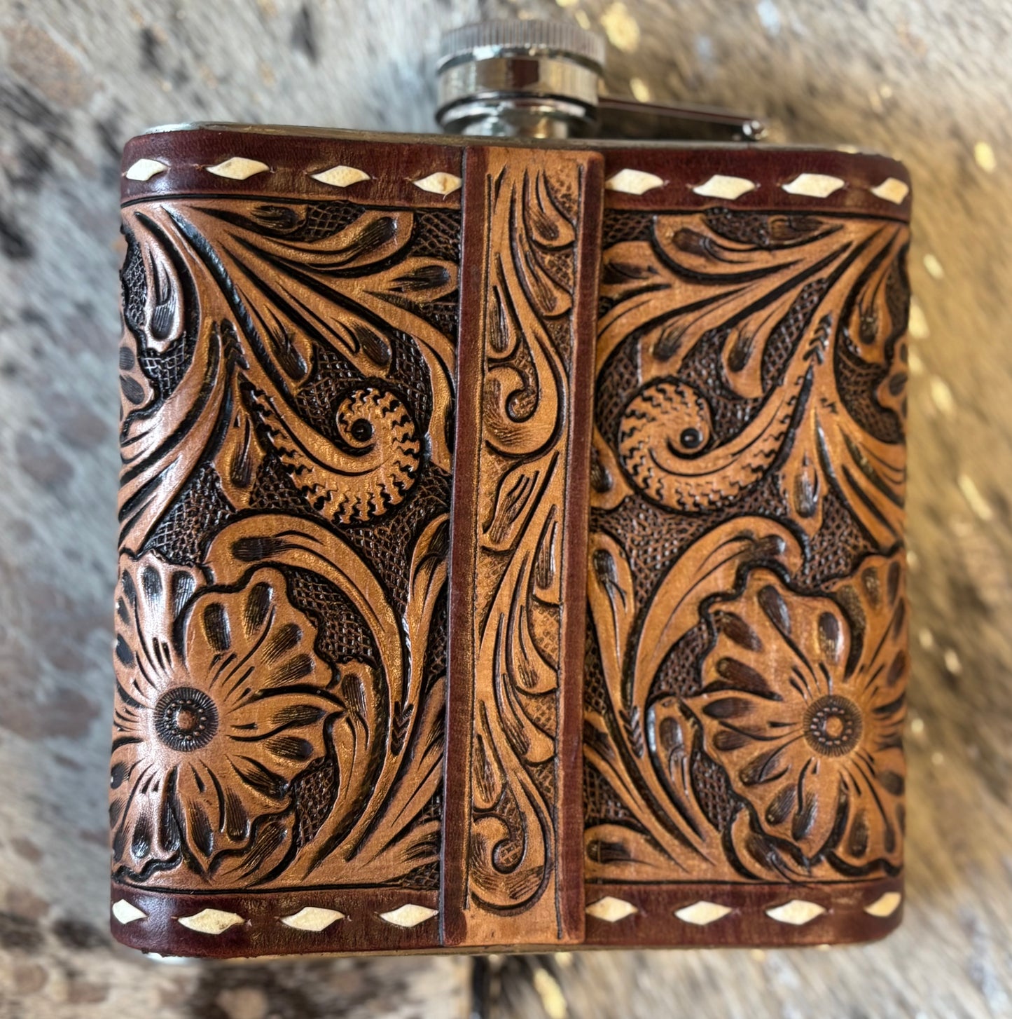 Diamond Cowhide Leather Flask- 16oz