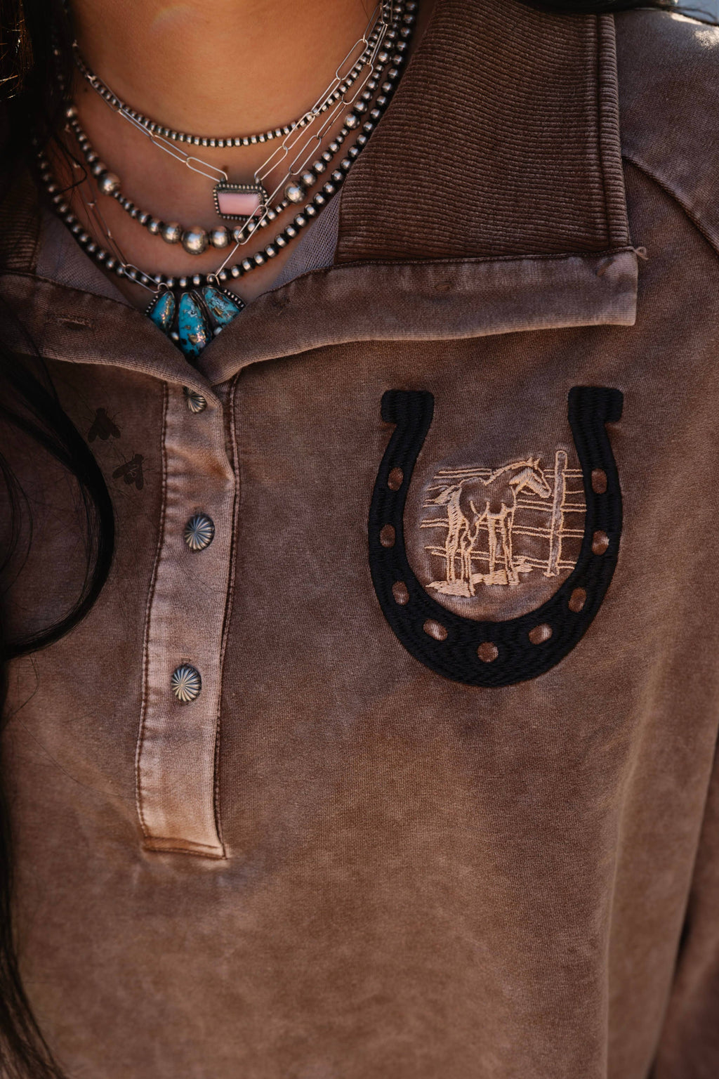 Horseshoe Honey Pullover