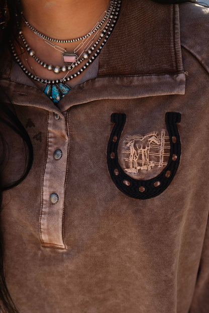 Horseshoe Honey Pullover
